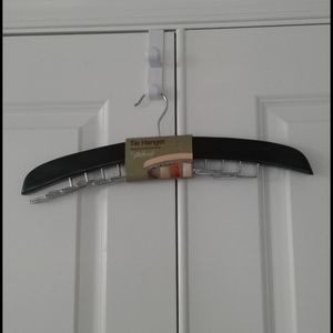 Richards Tie Hangers